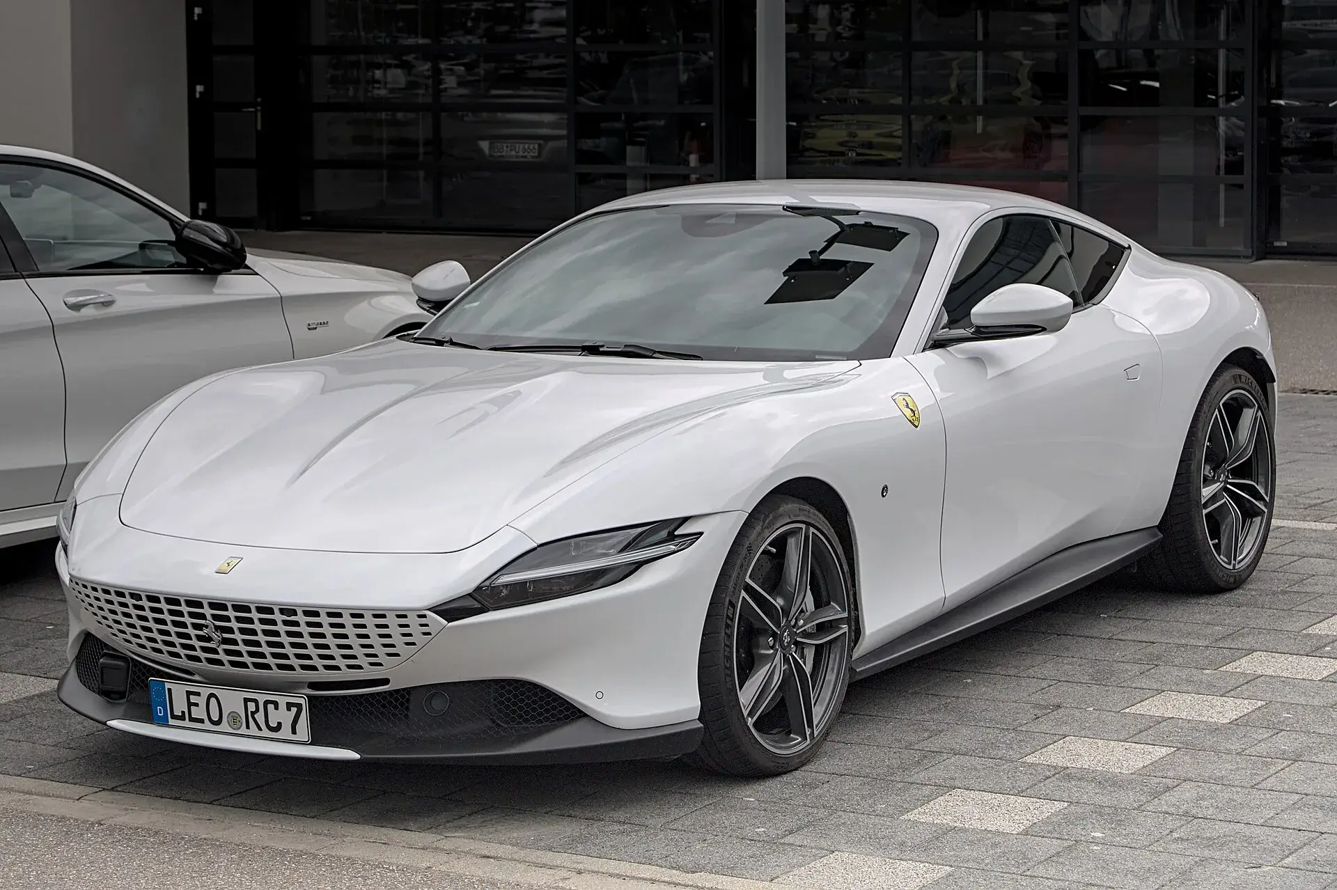 Front three-quarter view in Bianco Cervino